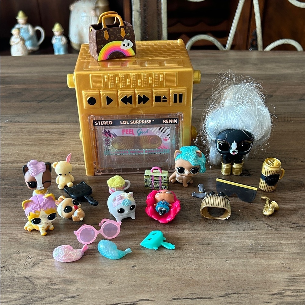 L.O.L. Surprise! Remix Set with Gold Boombox and Colorful Figures lot of 23 pcs